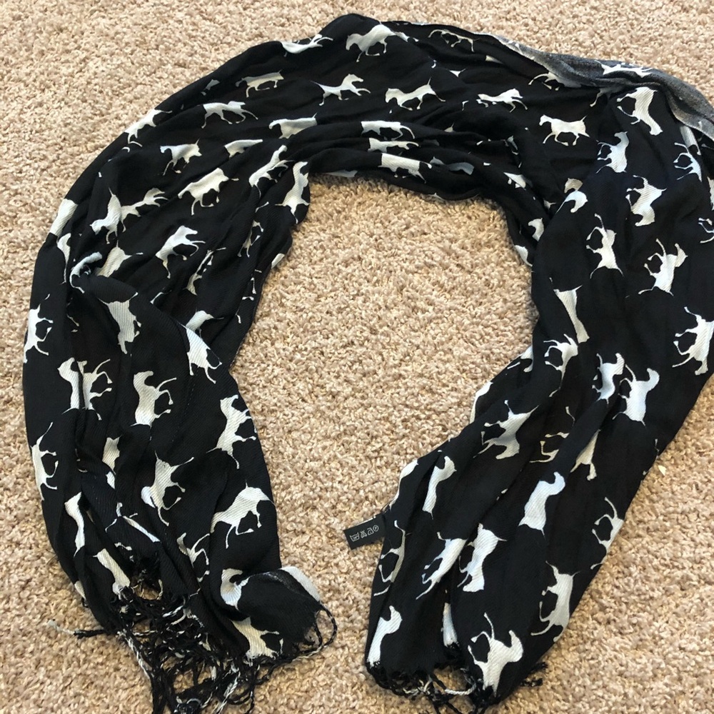 Horse derby scarf